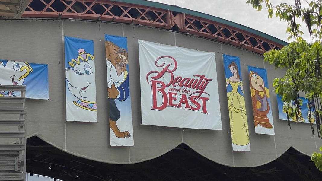 Belle Banner Missing From Beauty and the Beast Live on Stage at Disney’s Hollywood Studios