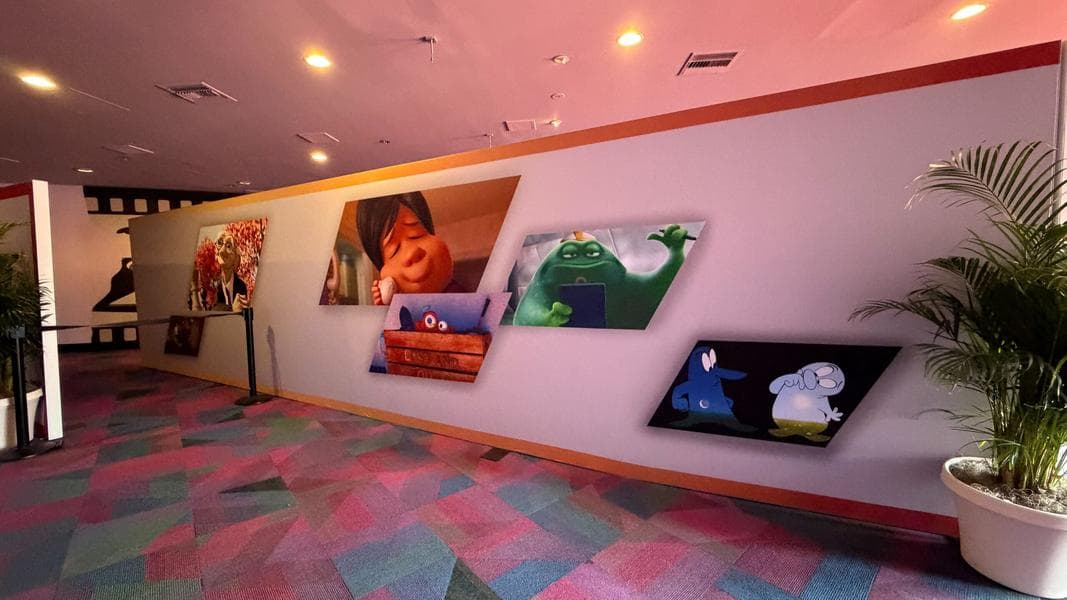 Annual Passholder Meet and Greet Walls Installed in EPCOT