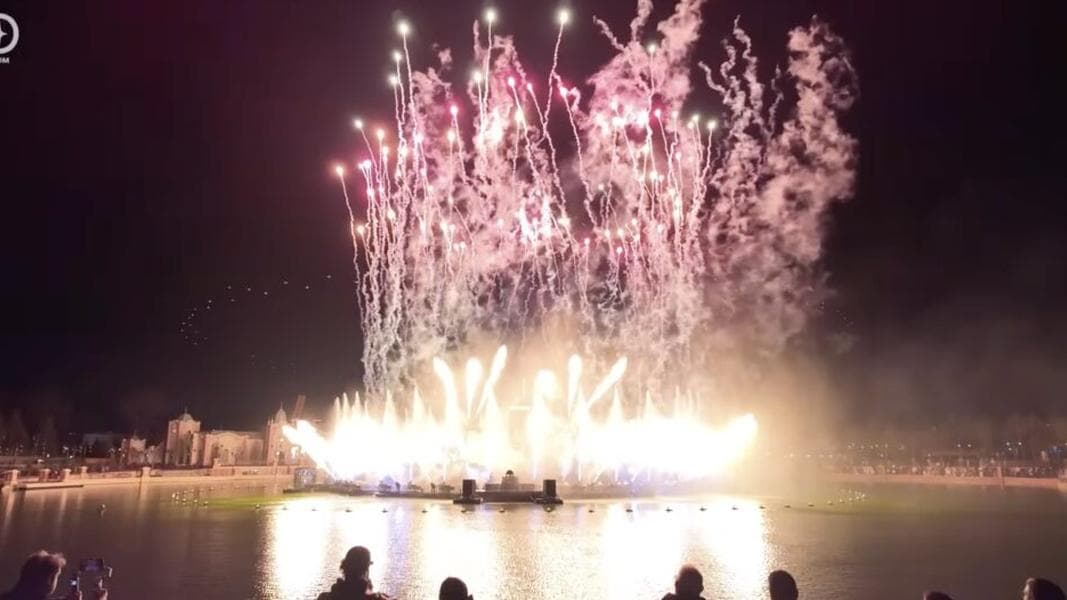 Disneyland Paris presents its first 360° lake show with drones: Disney Cascade of Lights