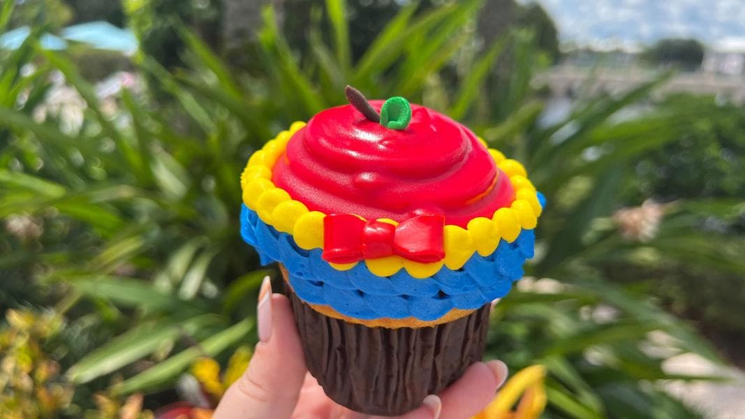 REVIEW: Snow White Cupcake Returns to Walt Disney World for World Princess Week