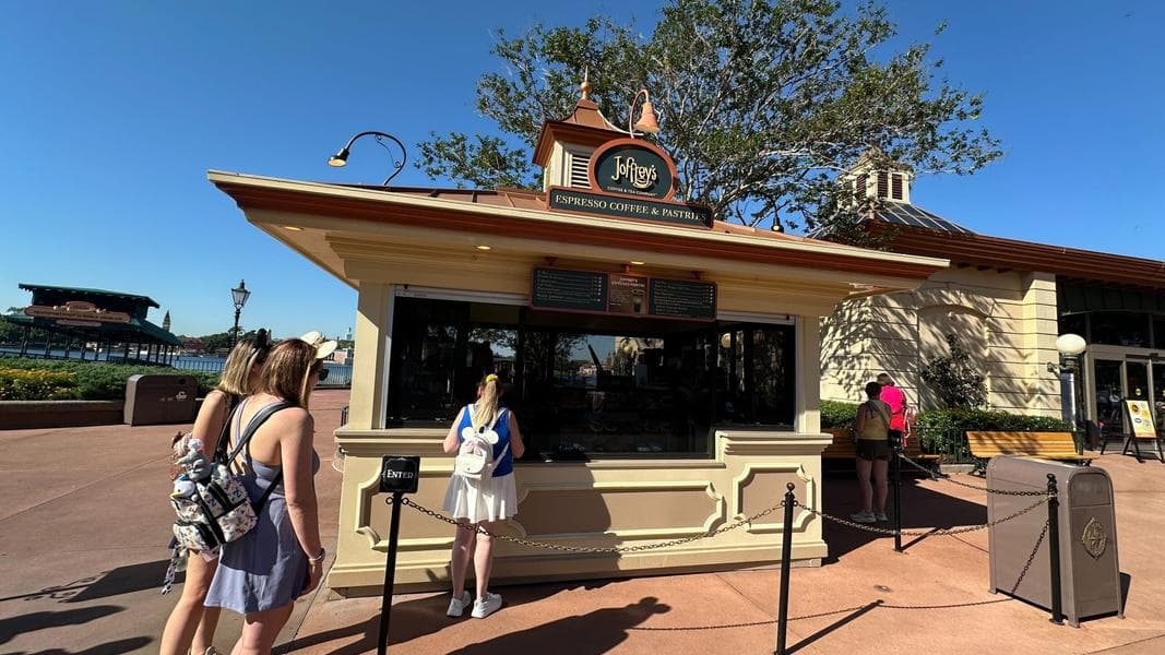 Joffrey’s Kiosks in EPCOT Add Screens & Windows for Bee Protection