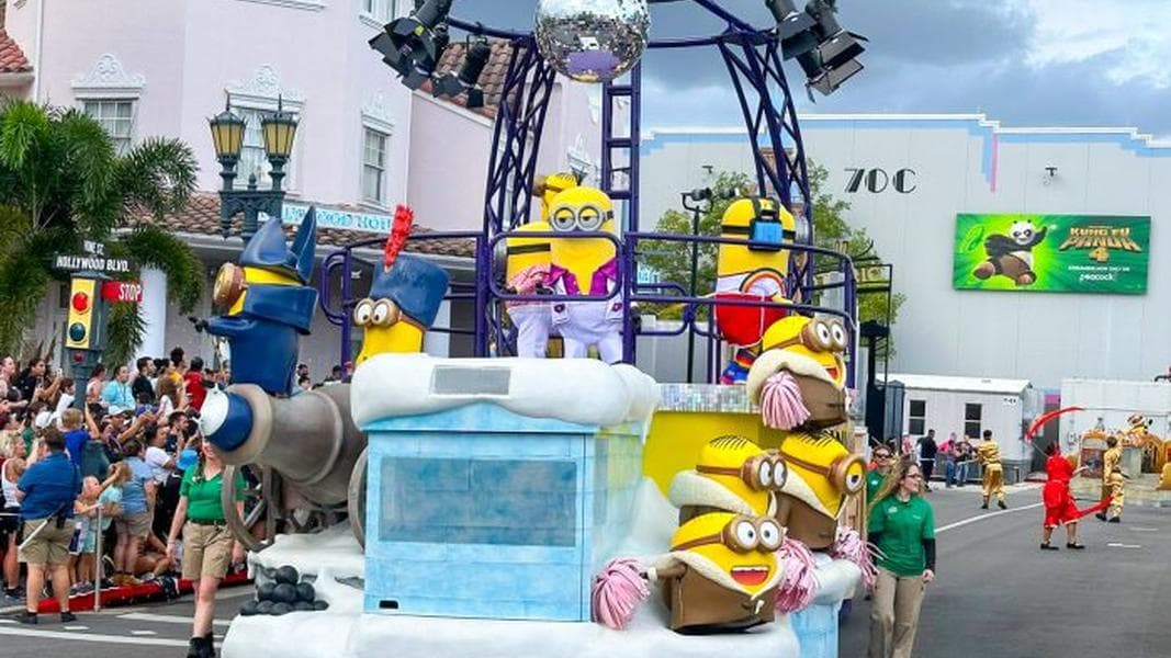 FIRST LOOK at the BRAND-NEW Mega Movie Parade in Universal Orlando