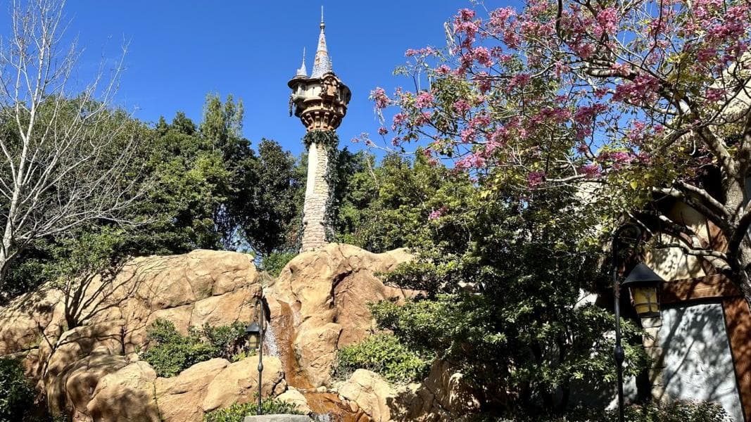 PHOTO REPORT: Magic Kingdom 2/16/23 (New Guardians of the Galaxy, runDisney, Star Wars, and Train Jewelry by Pandora; ‘Up’ Ice Cream Loungefly Mini Backpack; & More)