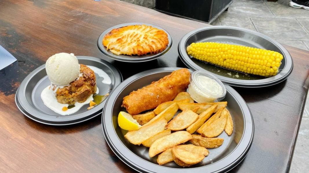 REVIEW: Fish & Chips, Shepherd’s Pie, Sticky Toffee Bread Pudding and More Return with Three Broomsticks in the Wizarding World of Harry Potter at Universal Studios Hollywood