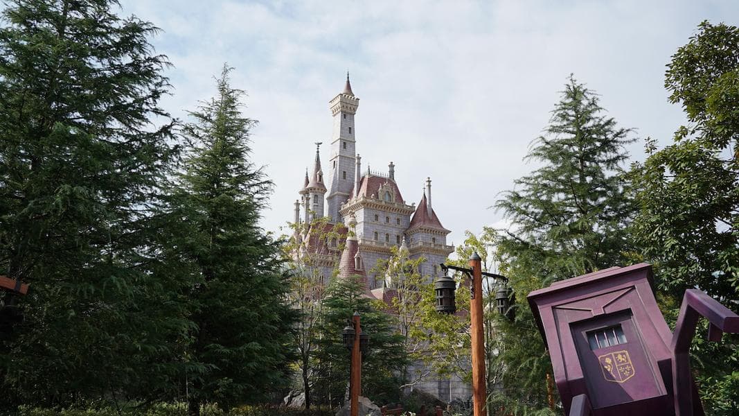 PHOTO REPORT: Tokyo Disneyland 11/2/21 (Entrance Refurbishment, Hiro Returns to Dreaming Up!, Some Physical Distancing Markers Removed, & More!)