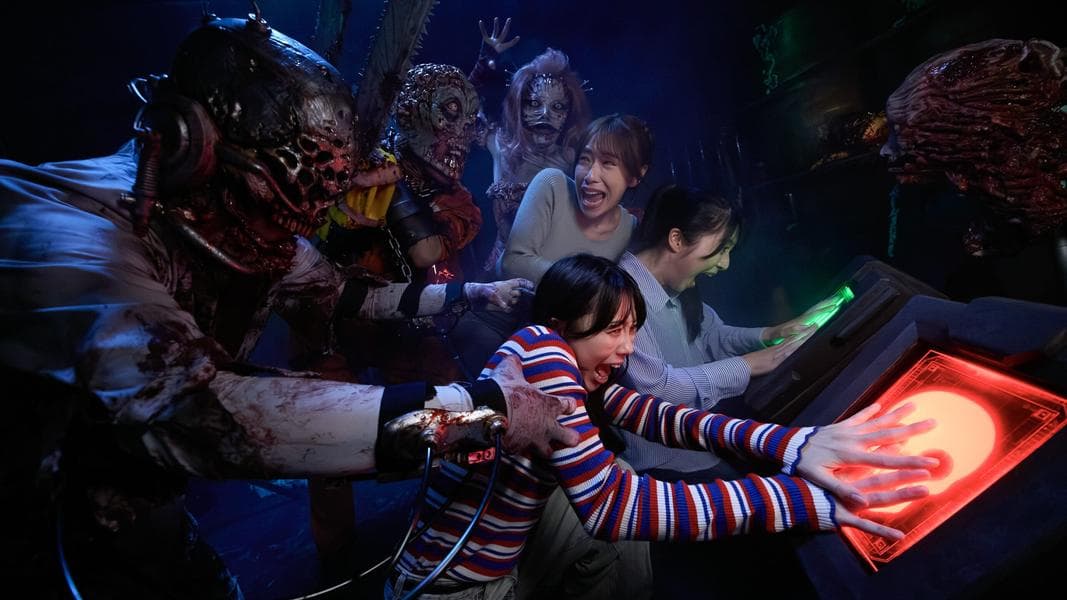 Factory of Fear: Zombie Tour Haunted House Reaction POV – Halloween Horror Nights 2025 at Universal Studios Japan