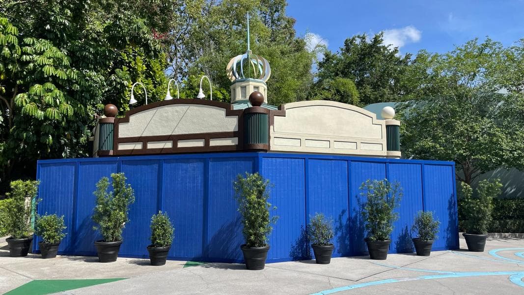 Painting Begins on New Shrek & Donkey Meet-and-Greet Location at Universal Studios Florida