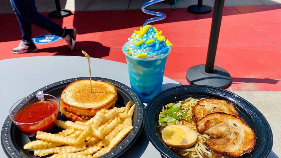 REVIEW: Felonious Float, Savory Pork Ramen Bowl, and Pulled Pork Grilled Cheese from Minion Cafe at Universal Studios Hollywood