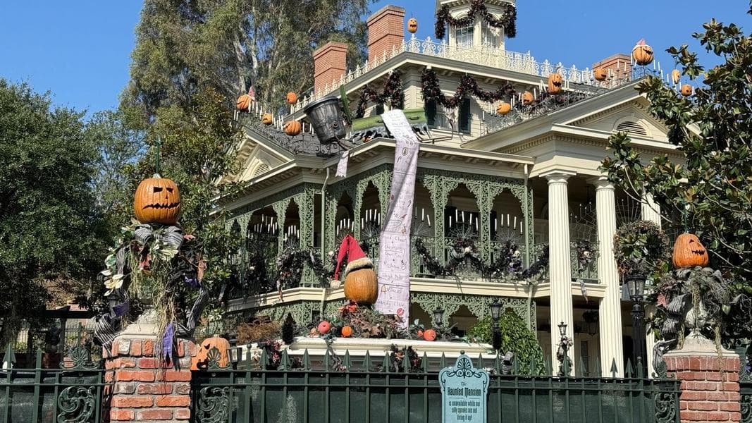 PHOTO REPORT: Disneyland and Disney California Adventure 8/18/2025 (Halloween Decor Has Officially Hit the Parks!)