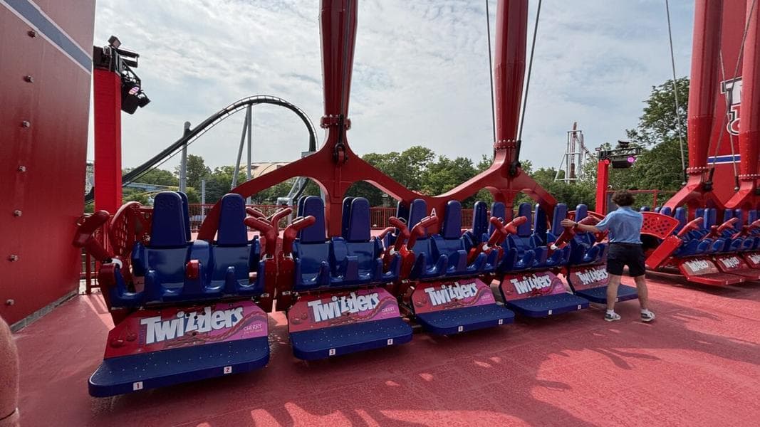 Review: Twizzlers Twisted Gravity at Hersheypark