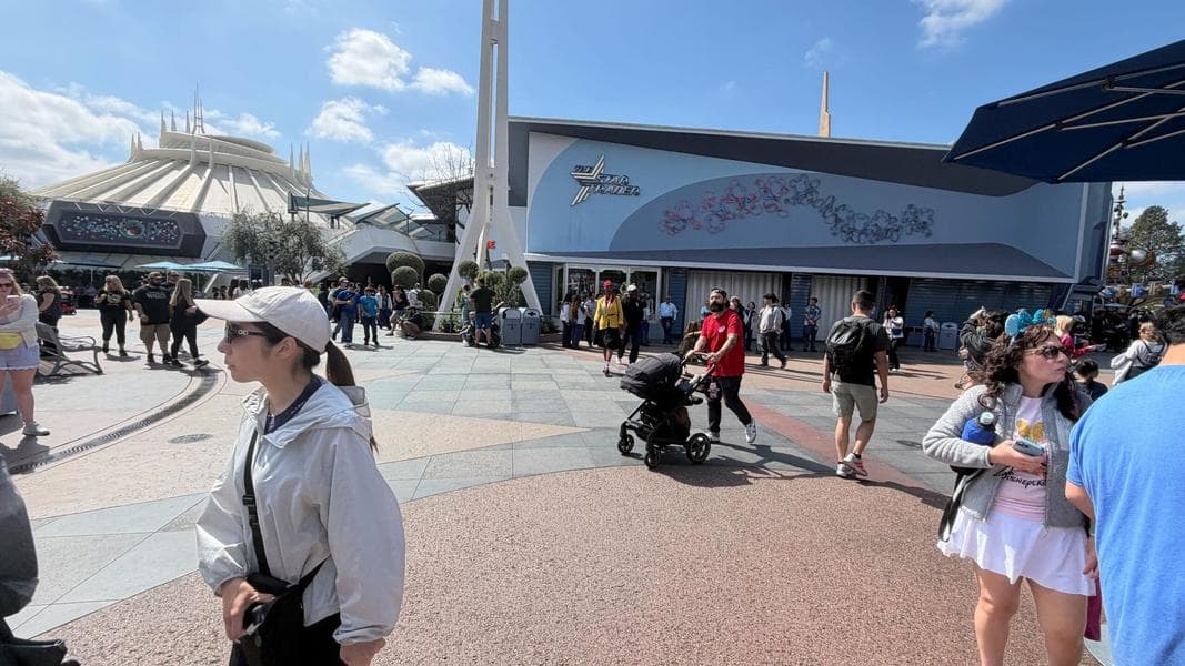 Space Mountain Evacuated and Section of Tomorrowland Closed at Disneyland Resort