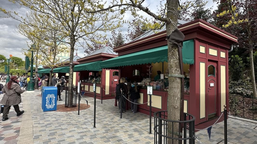 New food chalets on Adventure Way