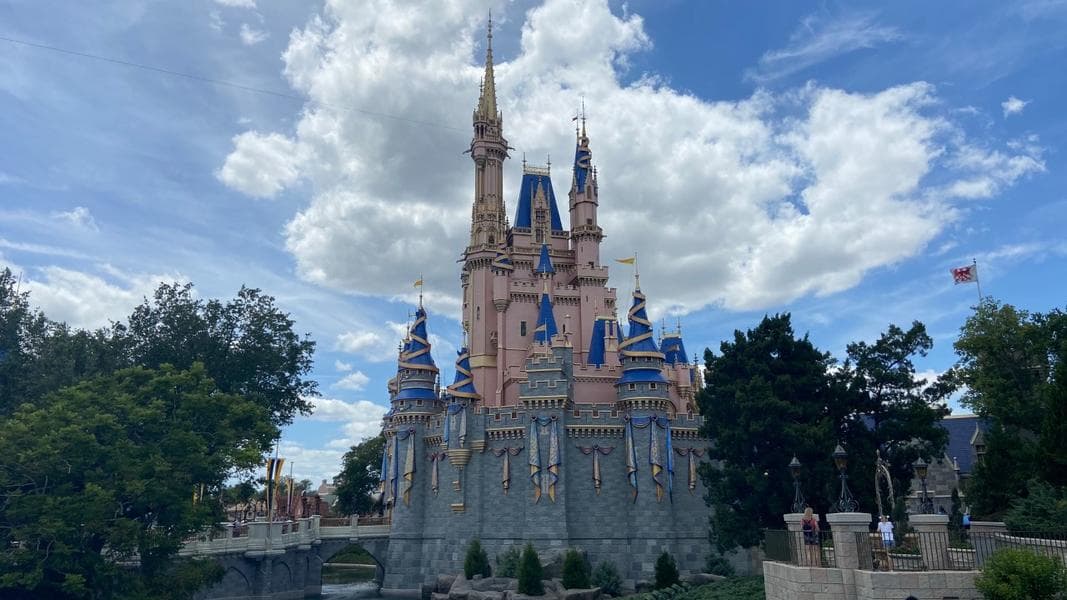 Disney updates DeSantis suit / Disney Dining Plan returns / Zambezi Zinger testing