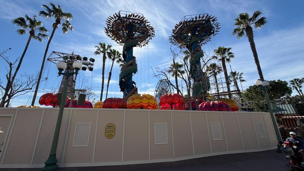 Construction Walls Surround Jumpin’ Jellyfish at Disney California Adventure