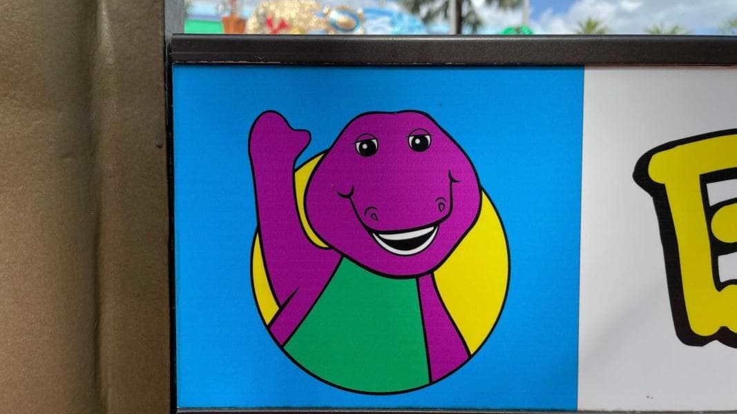 PHOTO REPORT: Universal Orlando Resort 3/1/21 (New UOAP Button, VelociCoaster Cycling with 3 Vehicles, Walls Down Around Spider-Man Ride, “A Day in the Park with Barney” Directional Signage, and More)