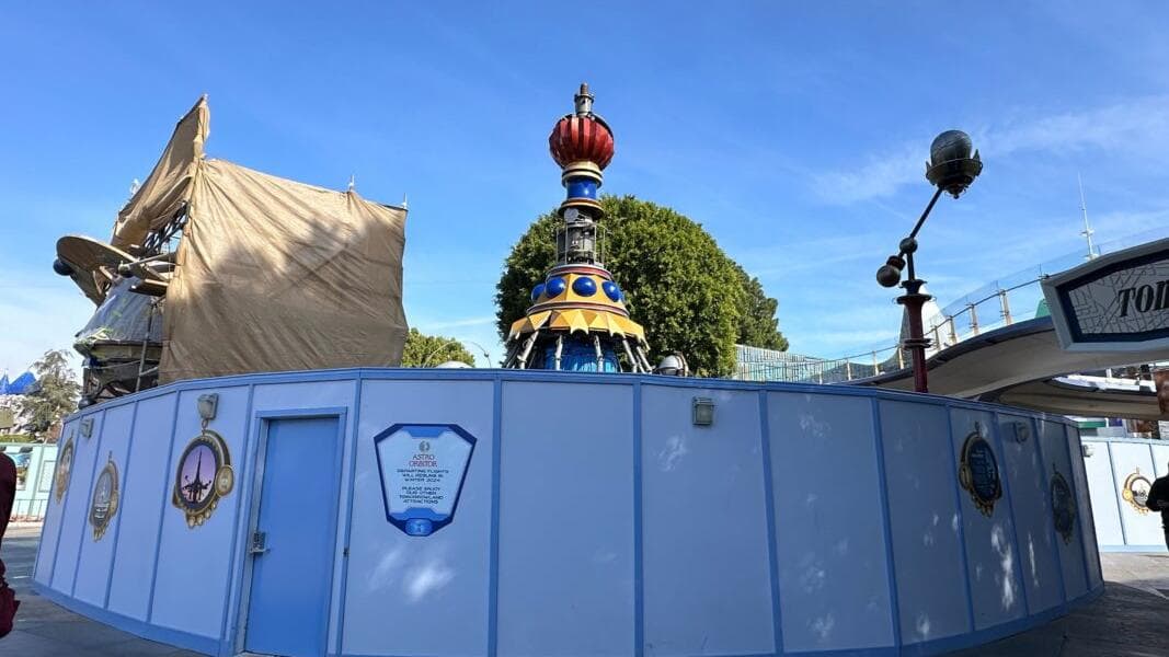 PHOTOS: Astro Orbitor Central Column Repainted and Reinstalled at Disneyland