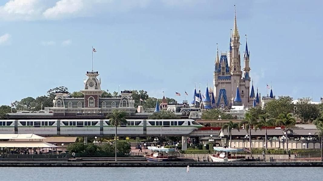 Rope Drop: Runners return to Disney as several attractions close