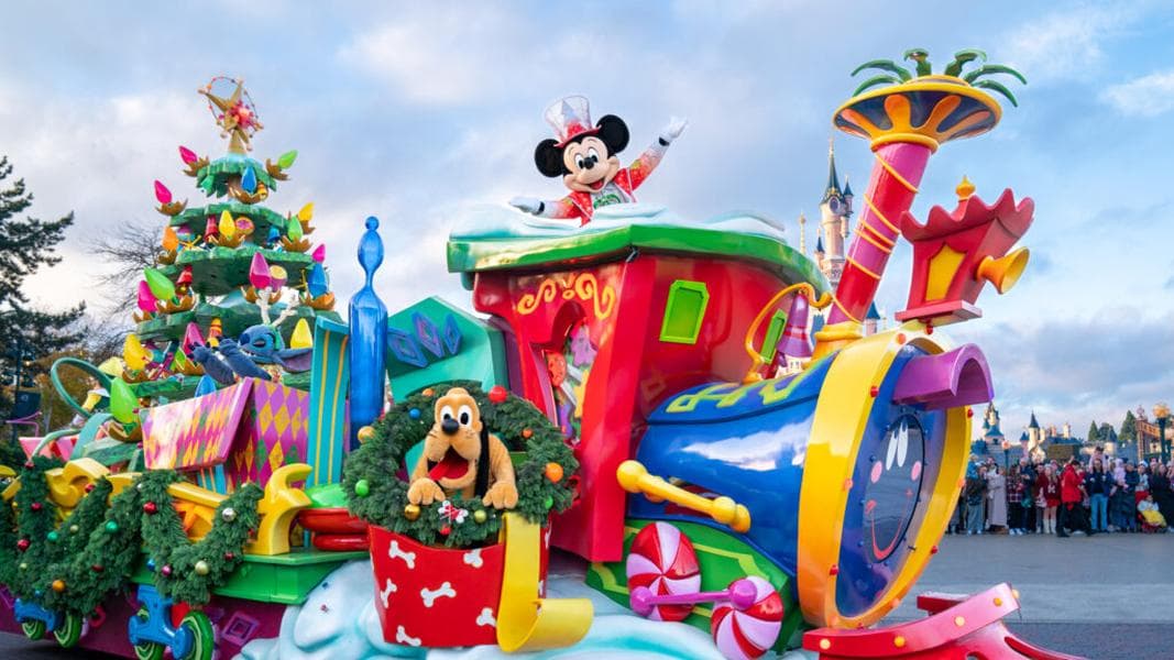 Disneyland Paris announces the return of fan-favorite shows & more for Disney Enchanted Christmas 2026