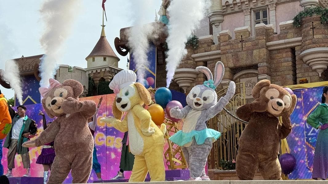 PHOTOS, VIDEO: ‘Disney Friends Live: Party at the Castle!’ 20th Anniversary Show at Hong Kong Disneyland