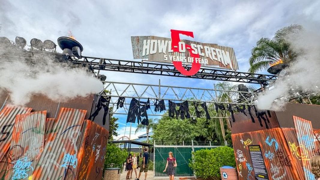Halloween Fans: SeaWorld Orlando’s Howl-O-Scream Event Is NOT To Be Missed. Trust Us.