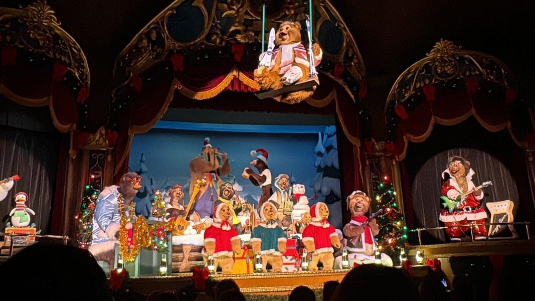 VIDEO: Country Bear Jingle Bell Jamboree Returns to Tokyo Disneyland After 5-Year Hiatus