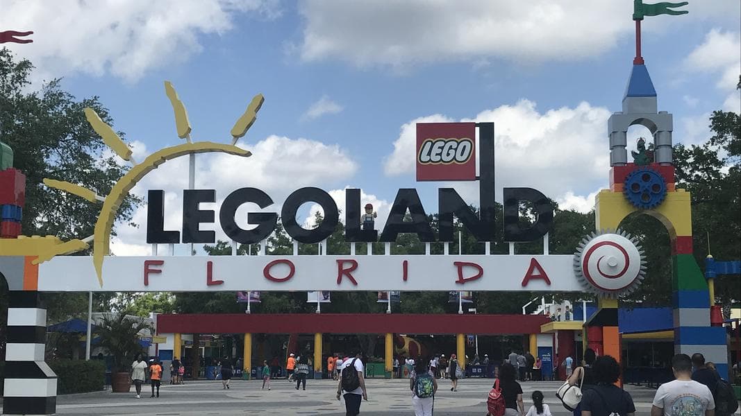 Theme park news: Legoland Florida earns autism-friendly title / Universal bookings ‘historically high’ / Teen Titans Turbo Spin