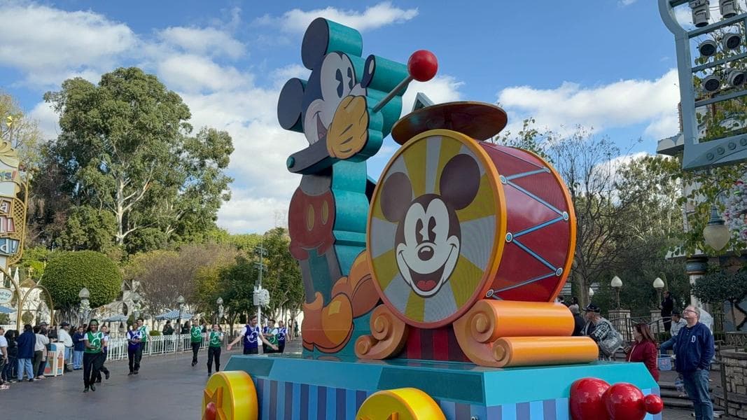VIDEO: ‘Brand New Day’ Mickey and Friends Cavalcade Returns to Disneyland