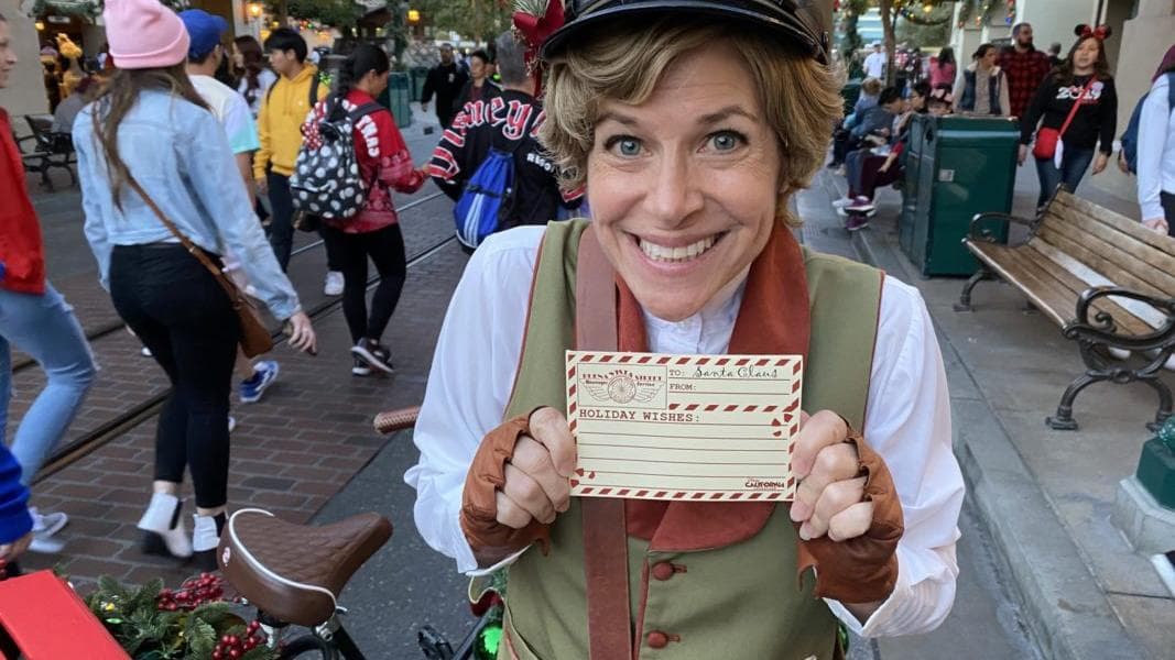PHOTOS: Disney California Adventure 12/23/19 (Holiday Crowds, Letters to Santa on Buena Vista Street, Viva Navidad, and More)