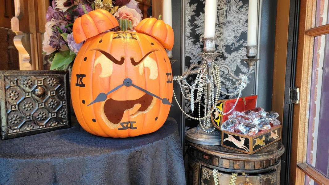 Pumpkins, Gourds, and Other Window Decor Now on Display in Disneyland Resort