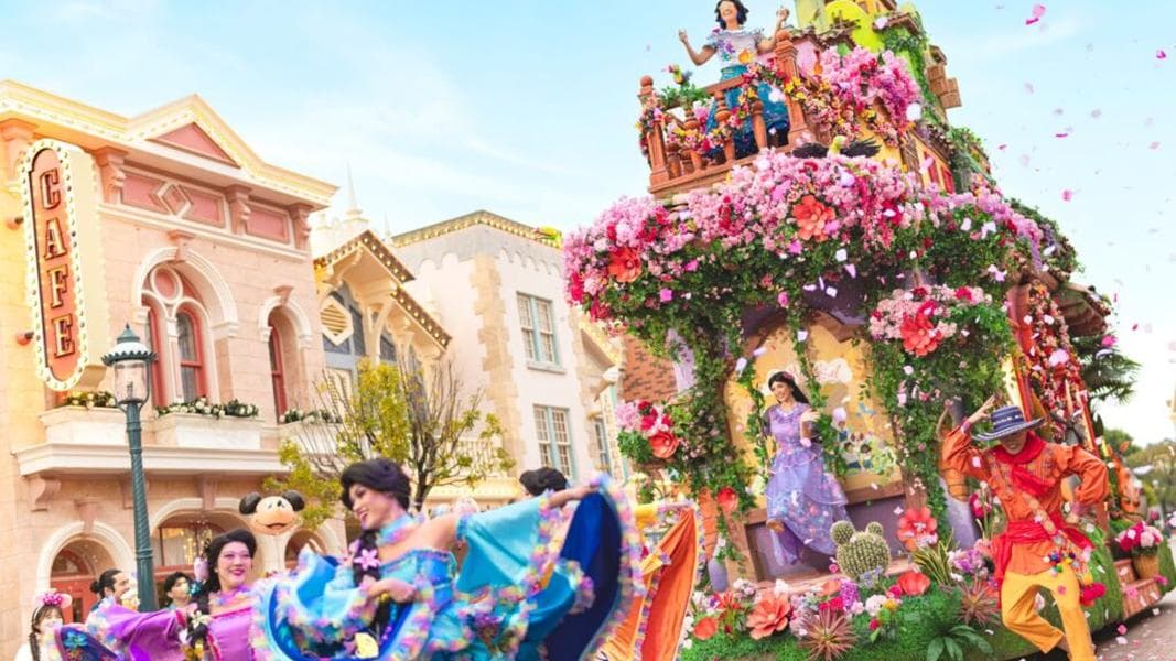 Discover the Magic of the “Friendtastic!” Parade at Hong Kong Disneyland