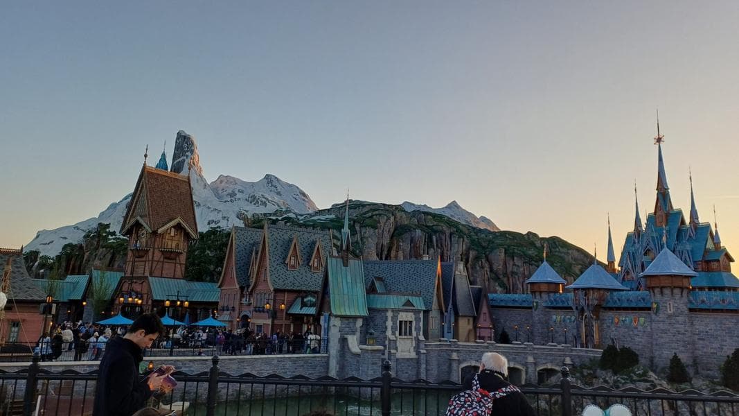 PHOTOS, VIDEO: Frozen Ever After at World of Frozen in Disneyland Paris