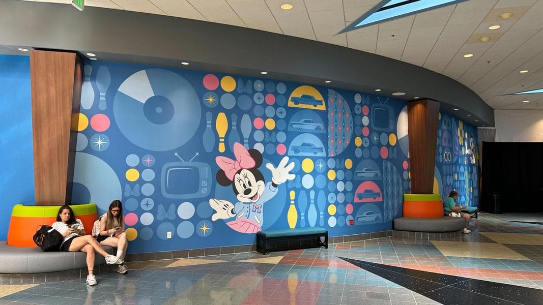 New Retro Minnie and Daisy Mural Debuts in Disney’s Pop Century Resort Lobby