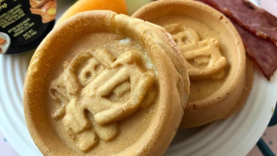 Review: Breakfast at Flo’s V-8 Cafe in Cars Land at Disney California Adventure Park