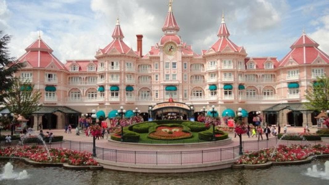 Dining in Disneyland: Snacks and More in Disneyland Paris