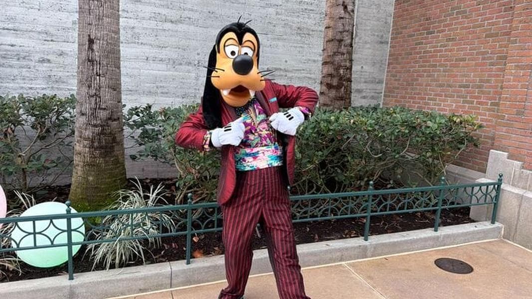 Characters Meeting in Silver Screen Outfits for December Dapper Day 2025 at Walt Disney World