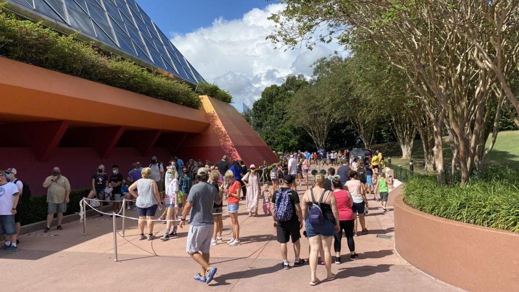 PHOTO REPORT: EPCOT 10/11/20 (East Parking Temperature Check Location, Columbus Day Lines, New Baby Yoda Spirit Jersey, and More)