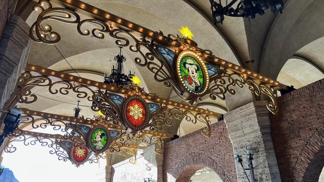 PHOTO REPORT: Tokyo DisneySea 11/12/21 (Christmas Decor Decks the Halls, No Christmas Tree, Ariel’s Playground Returns, & More!)