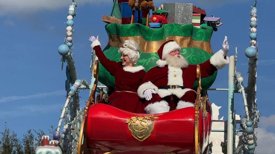 Showtimes Released for Christmas Week 2024 Performances of ‘Mickey’s Once Upon a Christmastime Parade’ & ‘Minnie’s Wonderful Christmastime Fireworks’