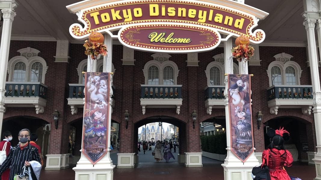 REVIEW: First-Ever “Halloween Morning” Hard Ticket Event at Tokyo Disneyland Gives Too Little Effort for Too Much Money