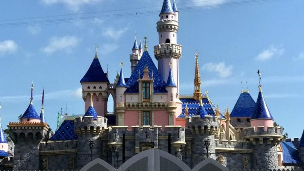 See Disneyland’s Sleeping Beauty Castle Now That the Refurbishment Tarp Has Been Removed!