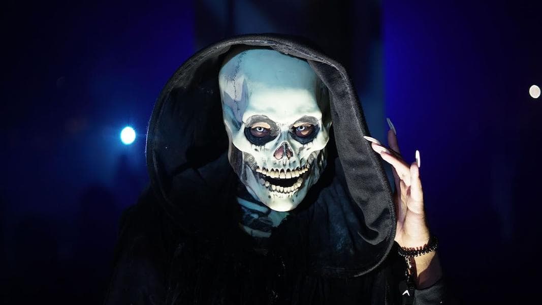 4 Six Flags parks removing surcharge for haunted houses at Halloween events