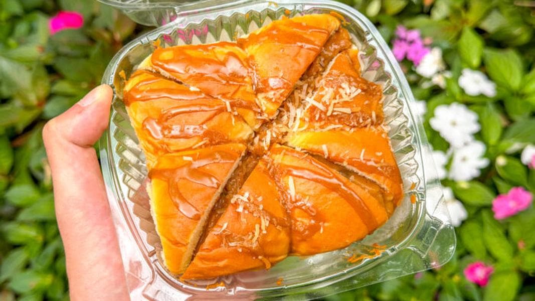 REVIEW: 2 New Snacks at Disneyland Have Us Licking Our Lips and Grabbing Extra Napkins