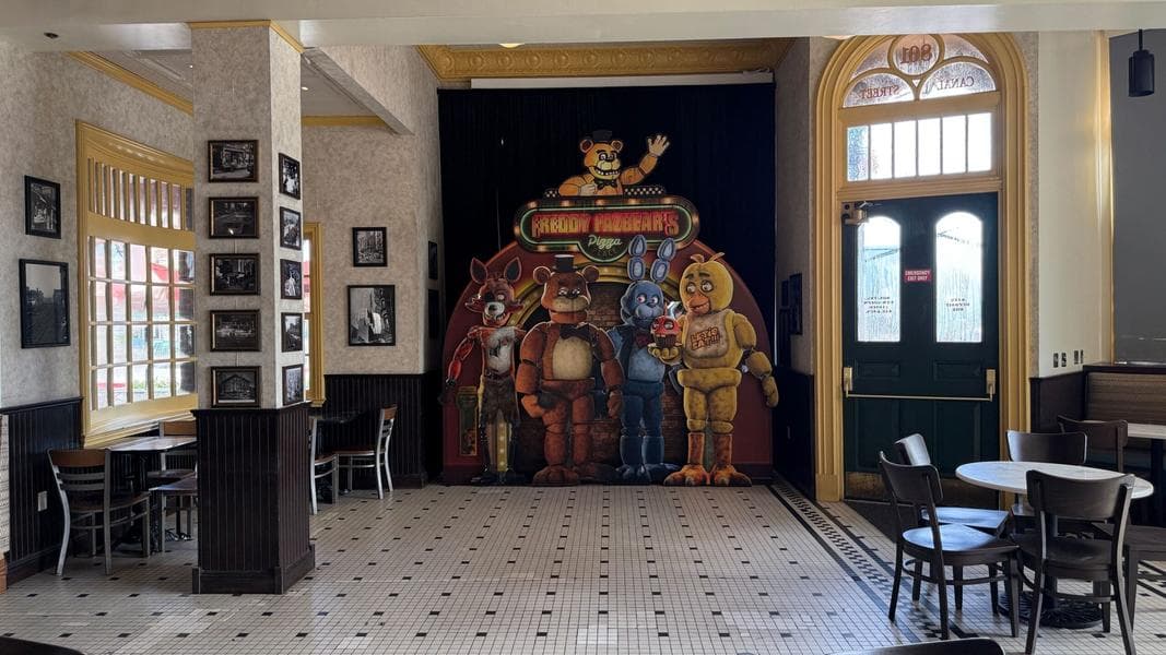 FNAF Freddy Fazbear’s Pizza Taking Over Louie’s for Halloween Horror Nights 2025
