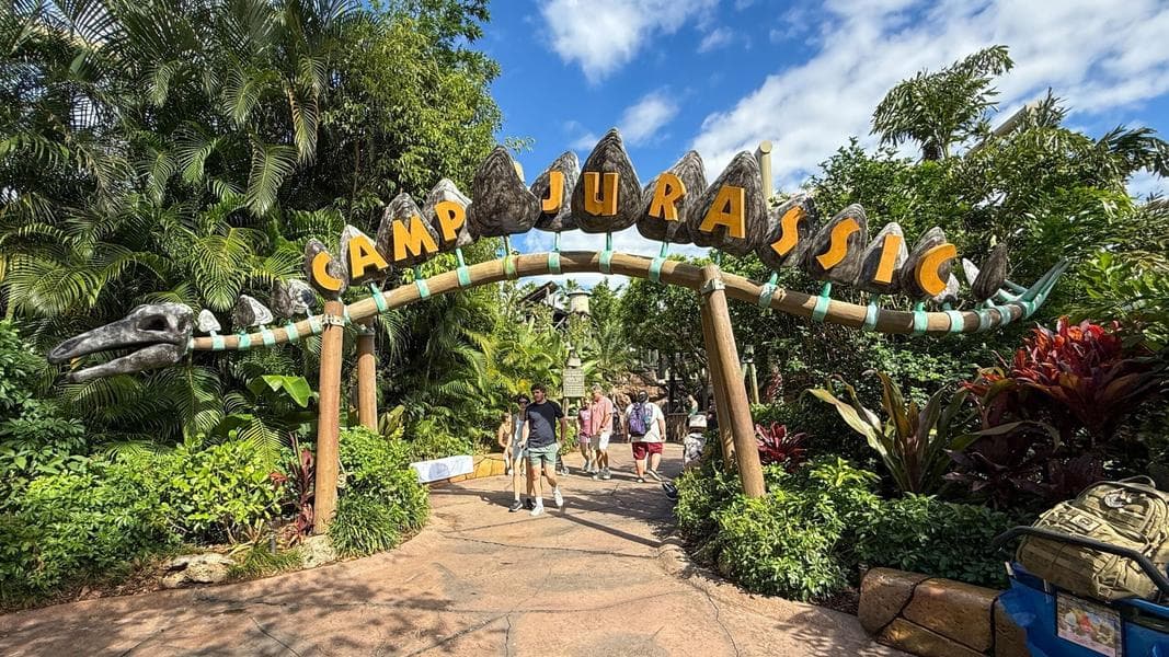 PHOTO REPORT: Universal Studios Florida & Islands of Adventure 5/14/25 (Camp Jurassic, Pomegranate DOLE Whip, and HOT! JAWS! SUMMER!)
