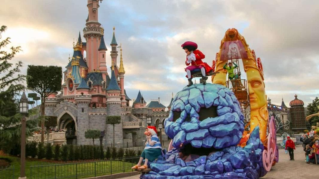 Full Peter Pan Float Returns to Disney Stars on Parade at Disneyland Paris