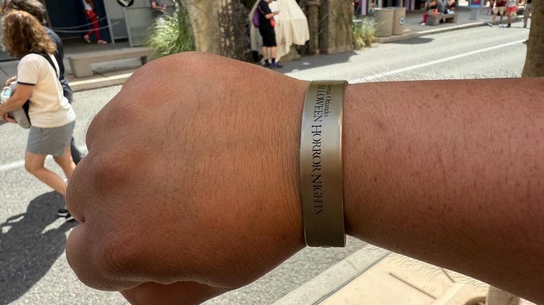 FIRST LOOK at Stay and Scream HHN 2025 Wristband System for Hallowen Horror Nights