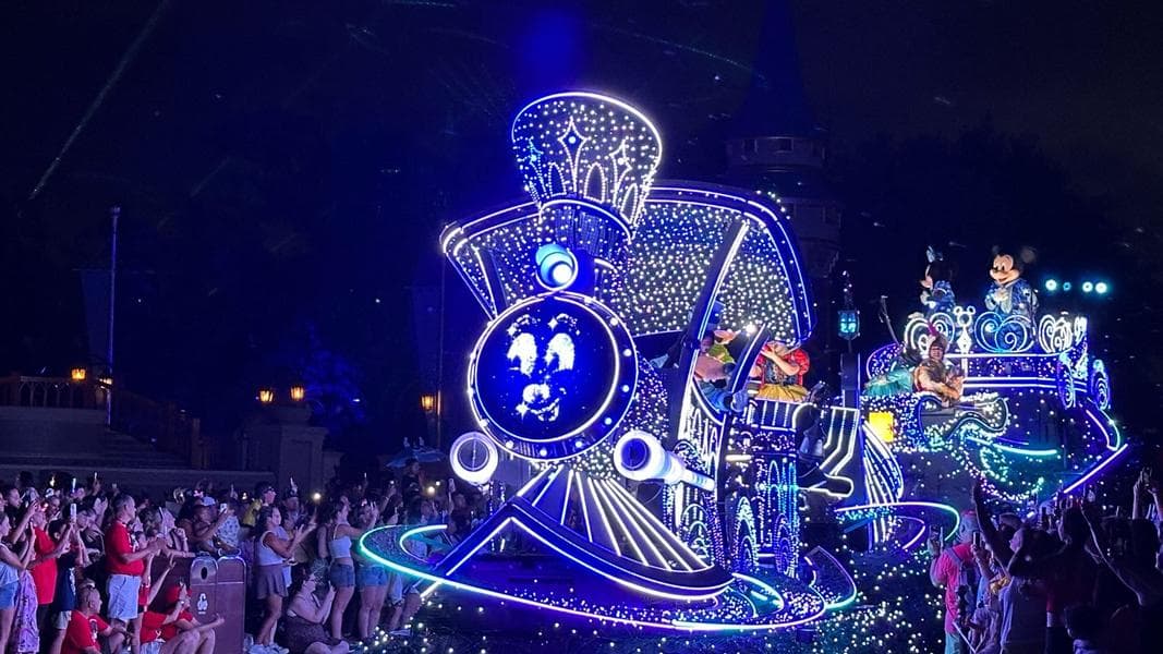 BREAKING: Disney Starlight Parade Magic Kingdom Park Reservation Restrictions Lifted for Annual Passholders