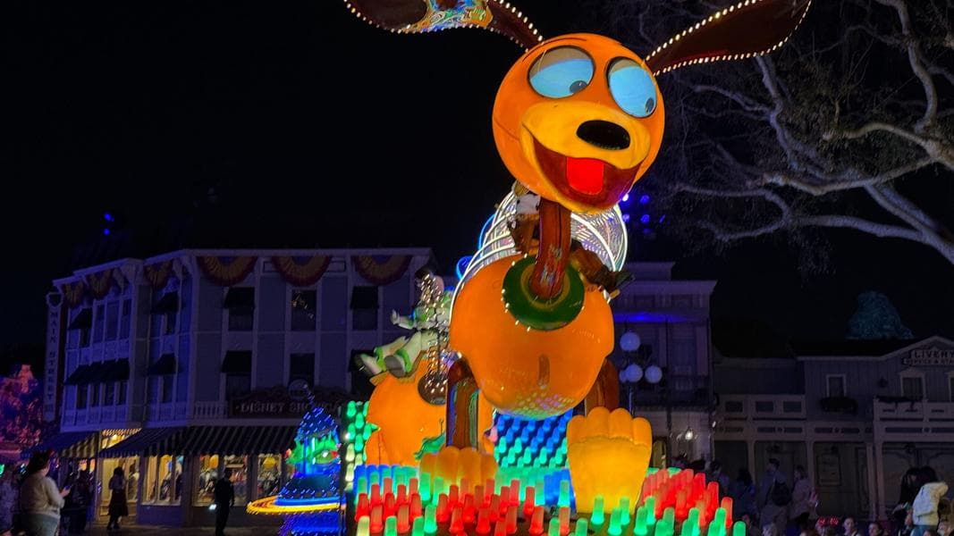 Paint the Night Parade Returns to Disneyland