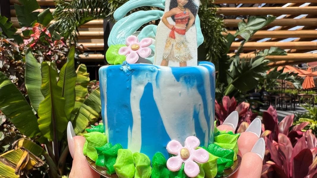 REVIEW: Moana Mini Cake for World Princess Week at Disney’s Polynesian Village Resort