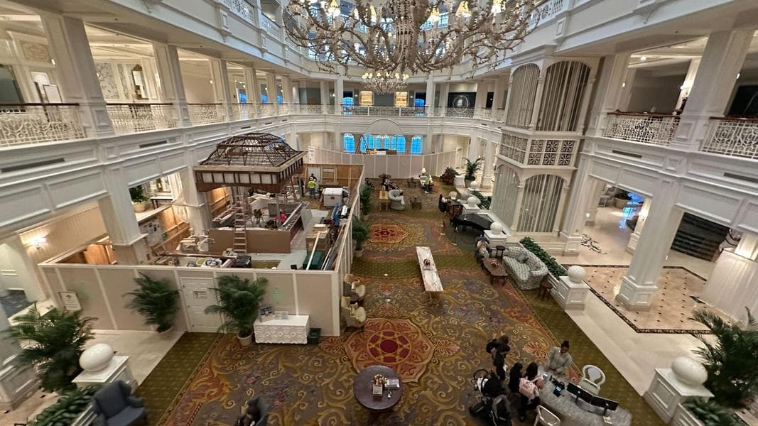 Wood Paneling Added to Birdcage Bar, New Bell Services Desk Opens at Disney’s Grand Floridian Resort